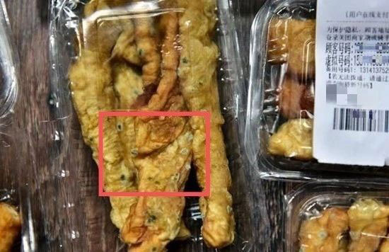 ▲ 外賣點到發霉油條，紅框內霉菌明顯