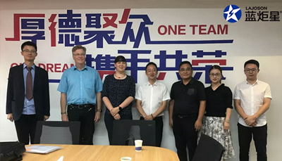 德國智能制造領(lǐng)域?qū)＜覅⒃L藍(lán)炬星集成灶智造小鎮(zhèn)