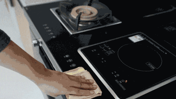 (觸控面板清潔非常簡單)8