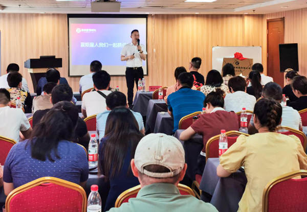 藍炬星董事長錢松良先生親切致辭