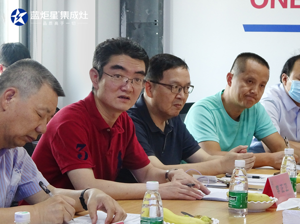 浙工大管理學(xué)院李書記對(duì)藍(lán)炬星集成灶的肯定