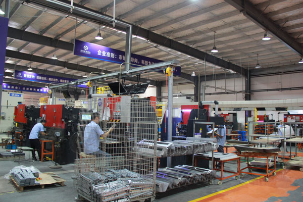 藍(lán)炬星集成灶智造車(chē)間