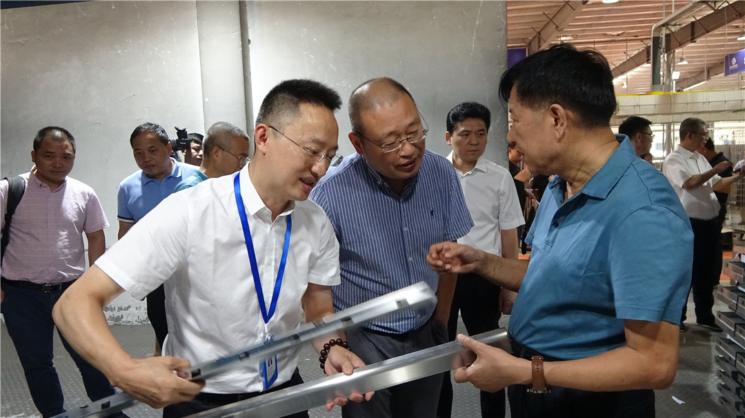 浙智專委主任毛光烈一行到訪藍炬星集成灶，交流產業(yè)數(shù)字化轉型